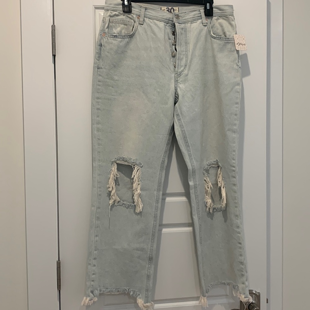 NWT Free people whit washed distressed crop jeans. Size 30 Button fly close.